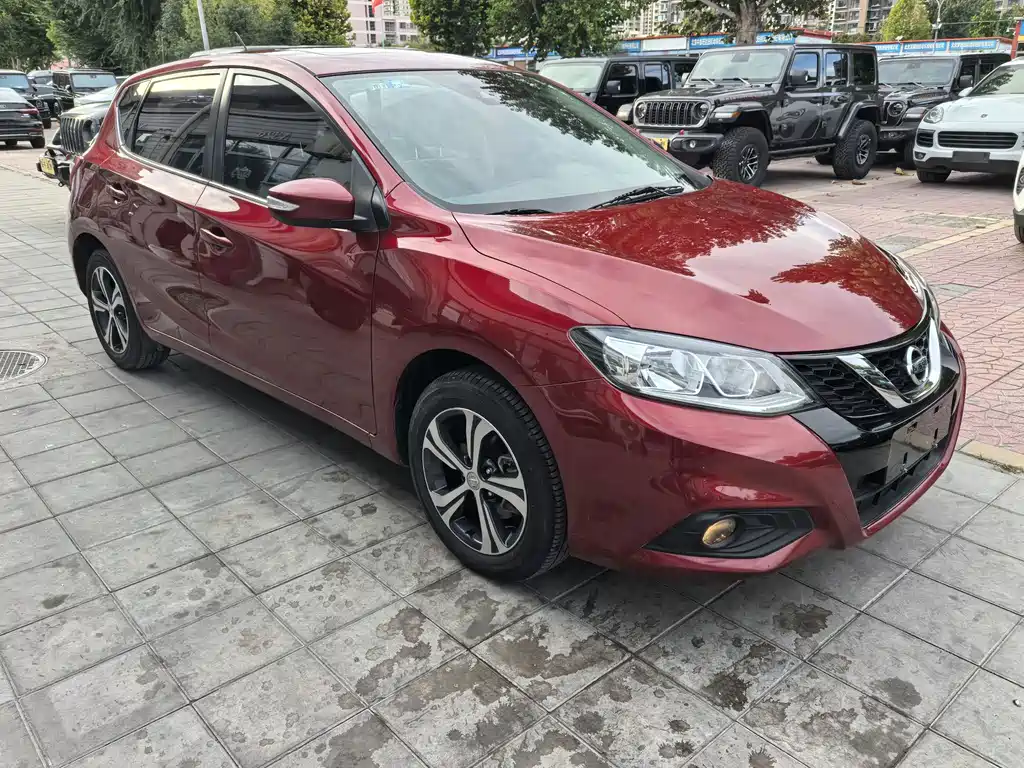 Nissan Tiida — фото 2