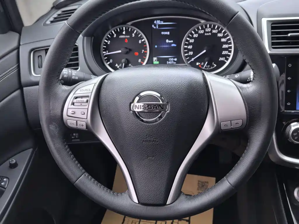 Nissan Tiida — фото 10