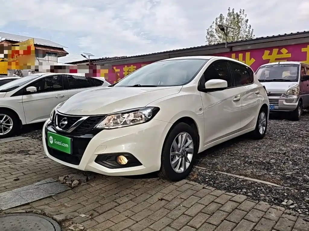 Nissan Tiida — фото 2
