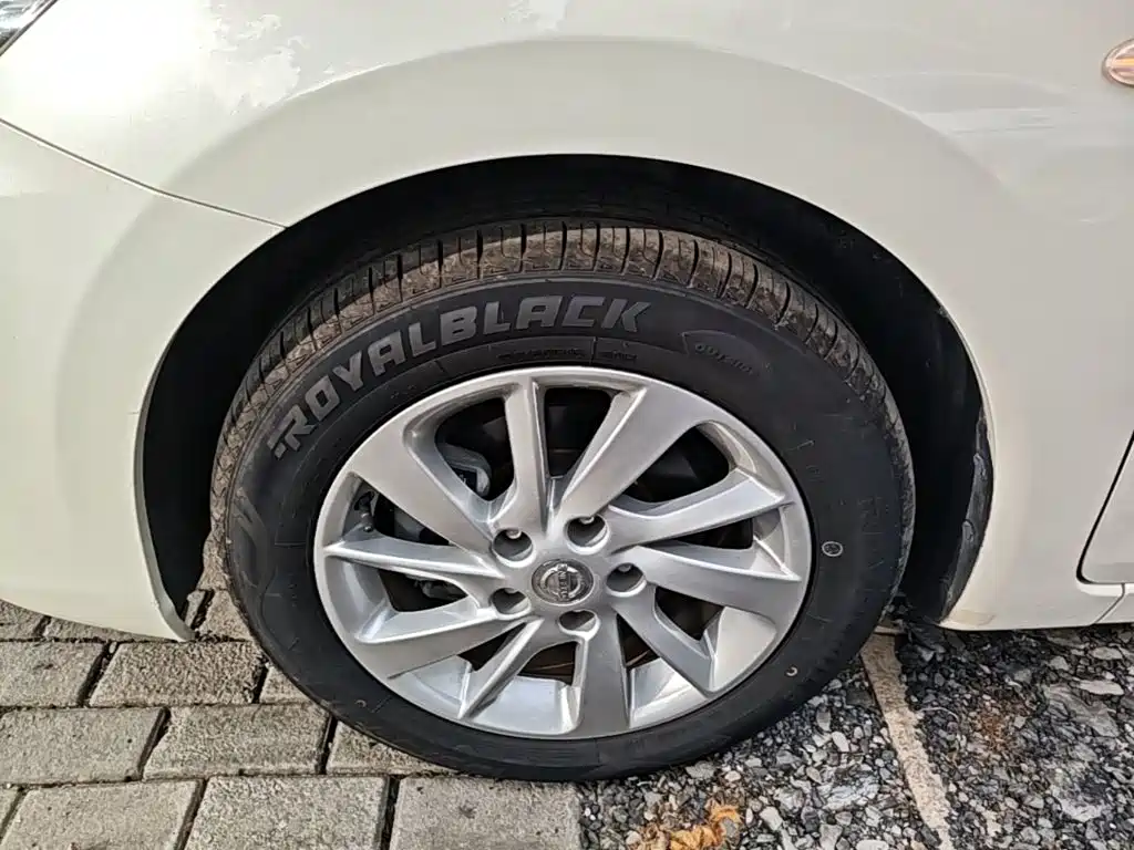 Nissan Tiida — фото 23