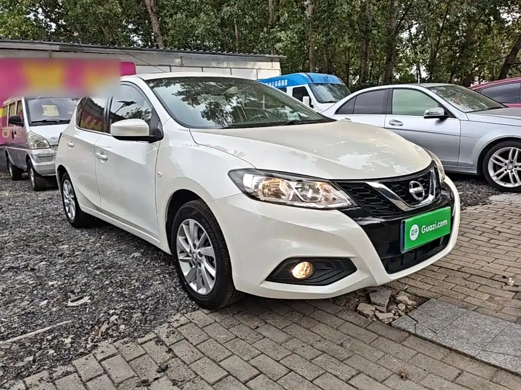 Nissan Tiida — фото 4
