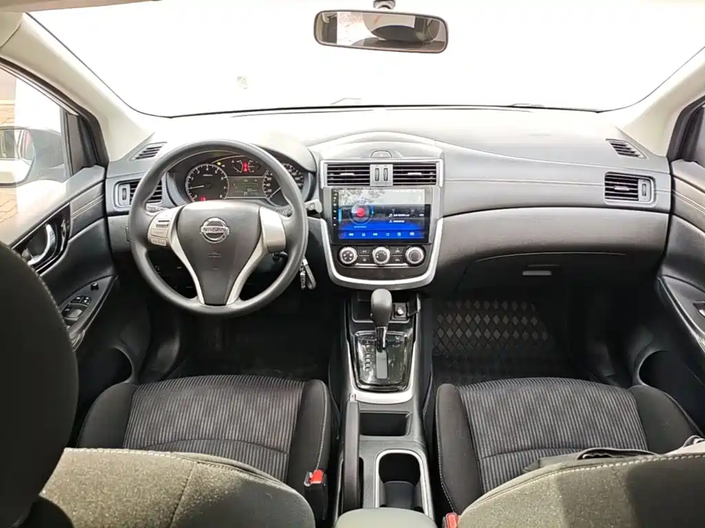 Nissan Tiida — фото 10