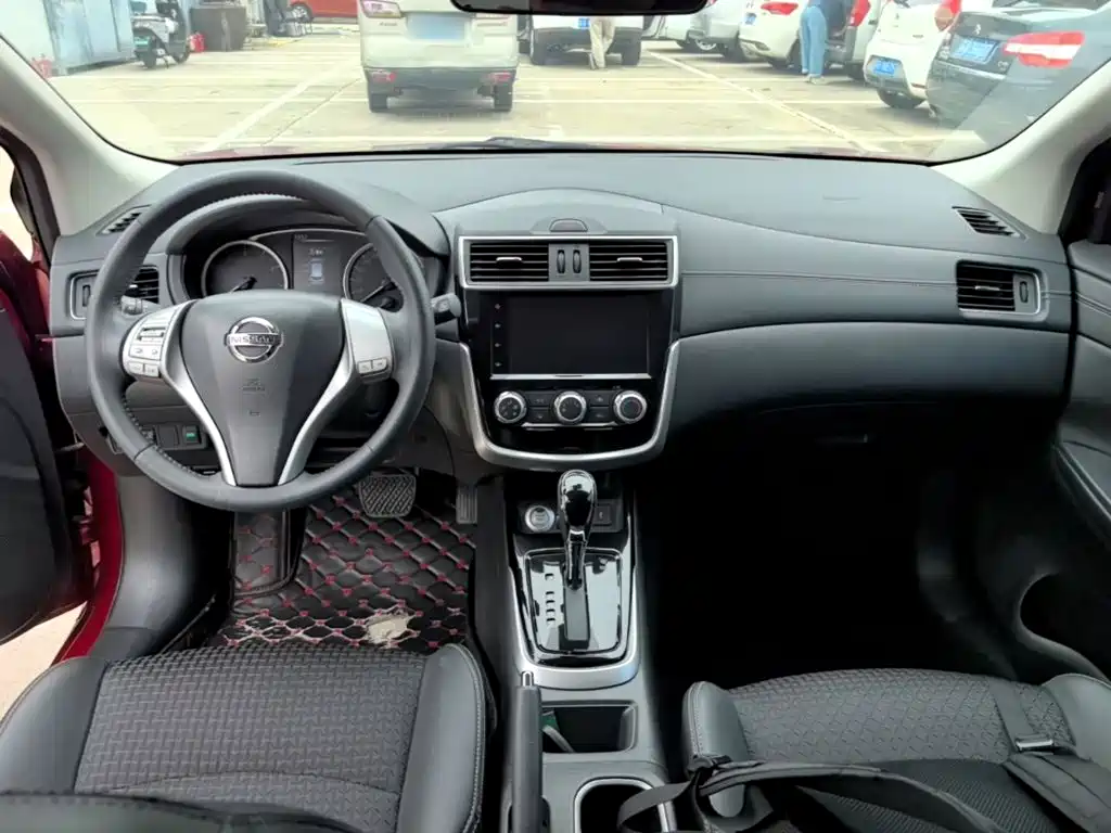 Nissan Tiida — фото 10