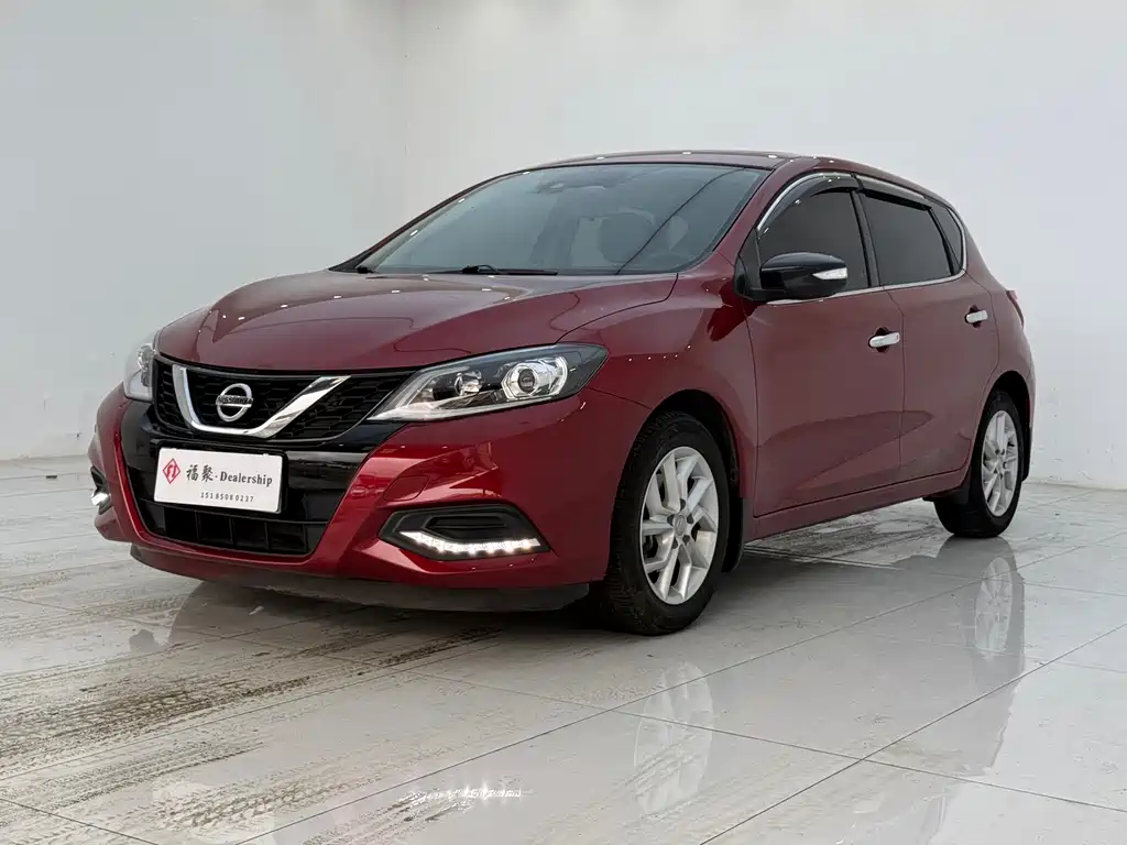 Nissan Tiida — фото 2