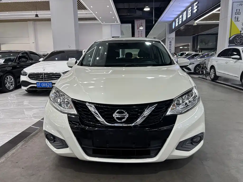 Nissan Tiida — фото 2