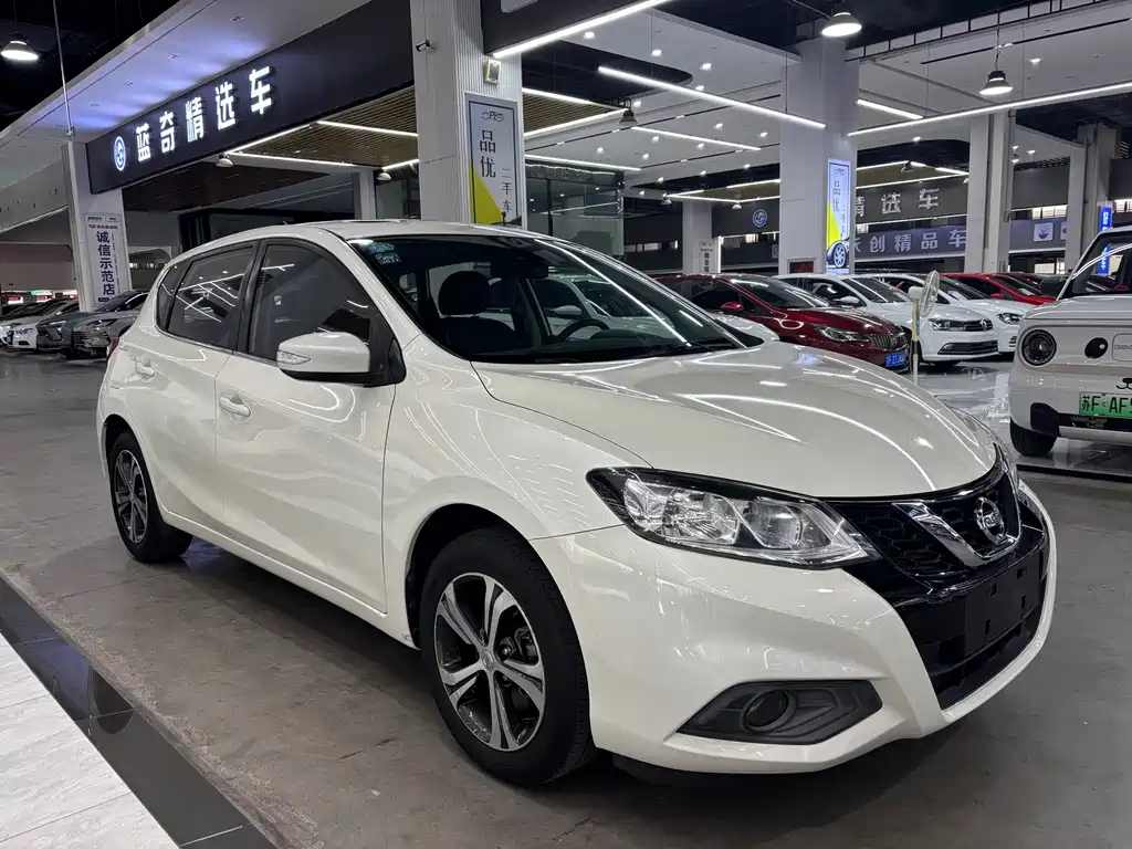 Nissan Tiida — фото 3