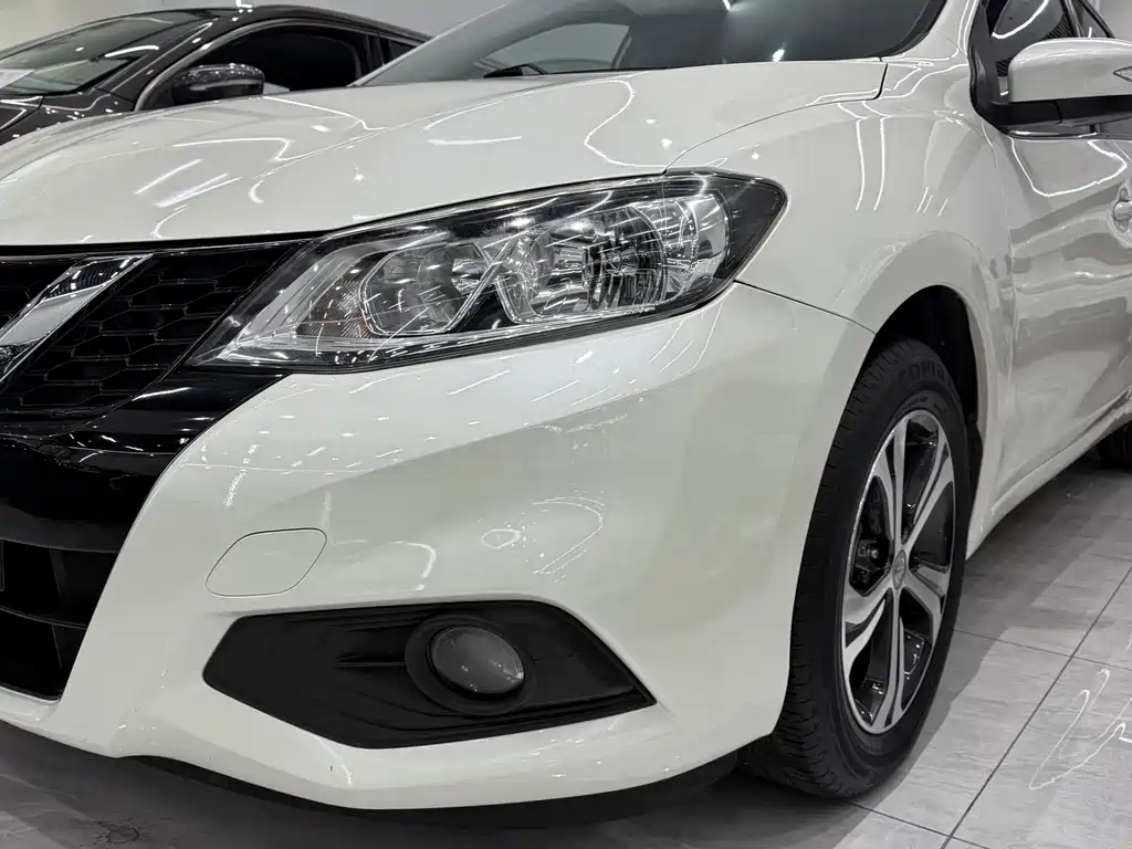 Nissan Tiida — фото 10