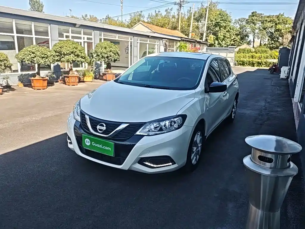 Nissan Tiida — фото 2