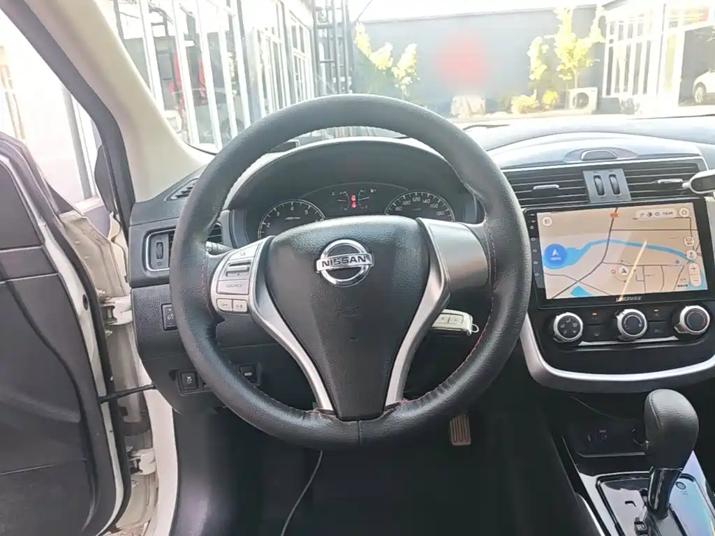 Nissan Tiida — фото 11