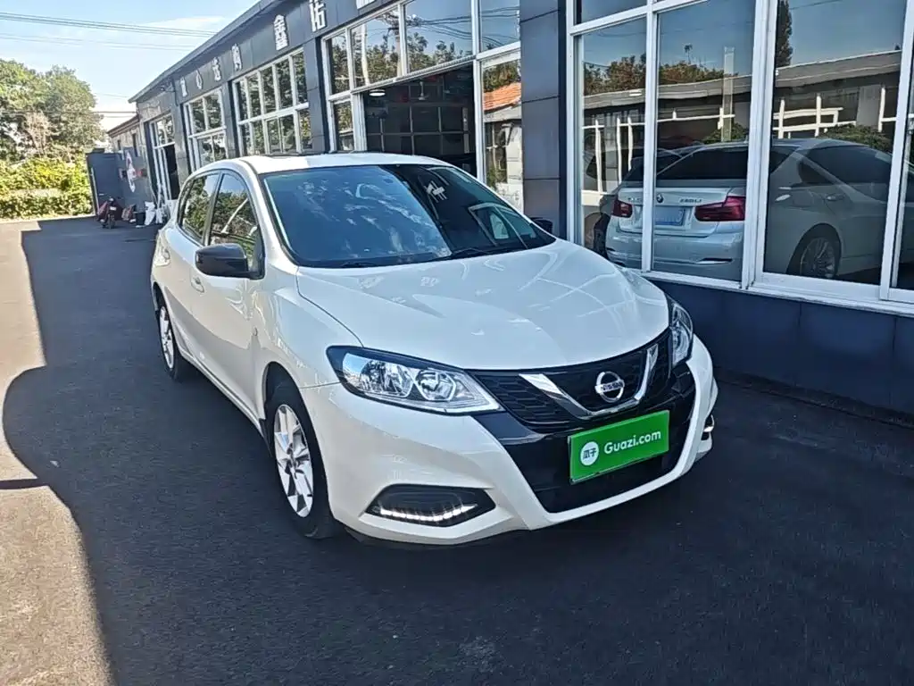 Nissan Tiida — фото 4