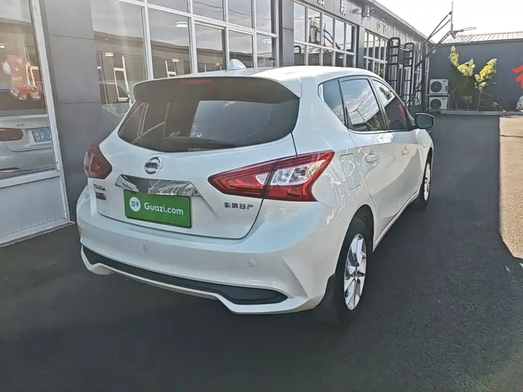 Nissan Tiida — фото 7