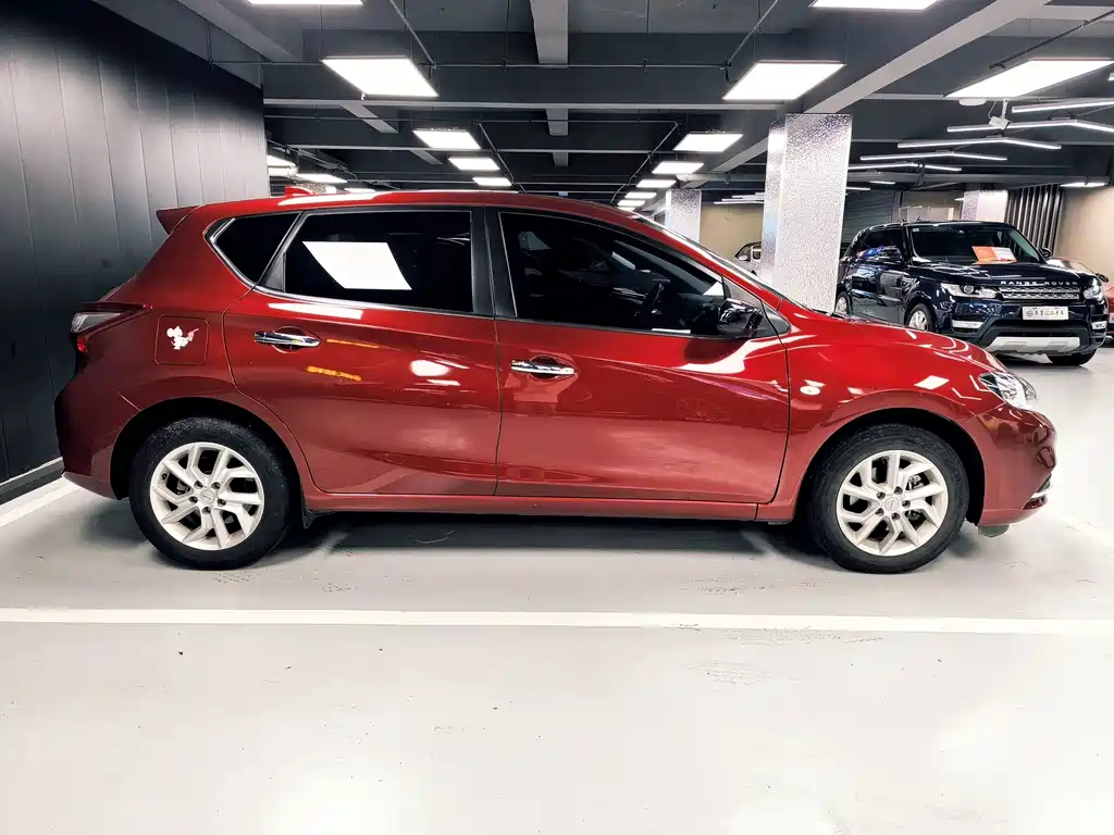 Nissan Tiida — фото 4