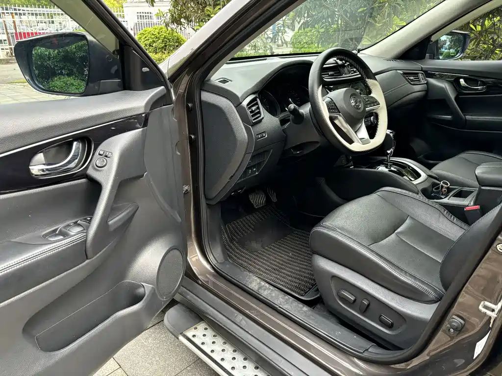 Nissan X-Trail — фото 10