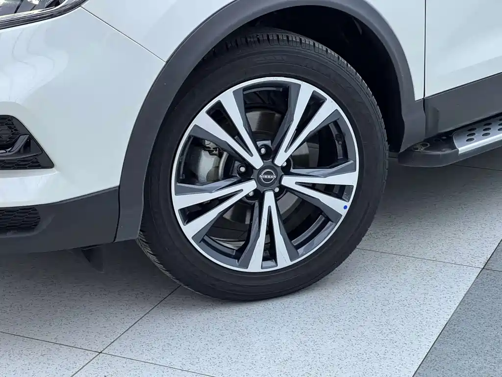 Nissan Qashqai — фото 8