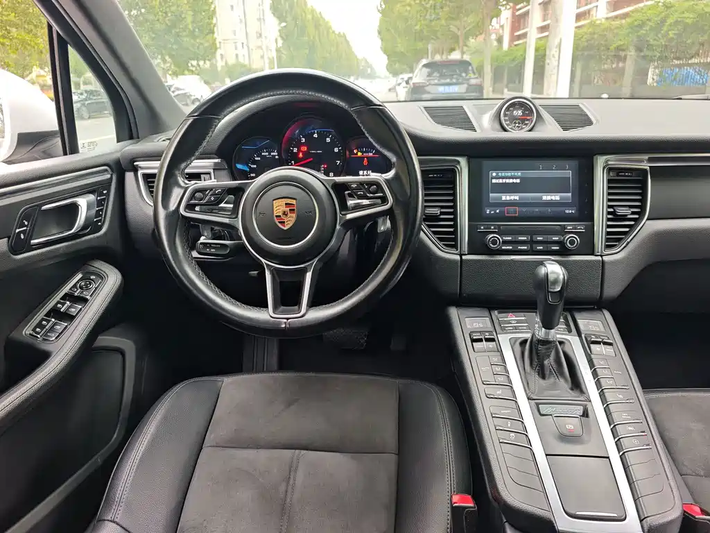 Porsche Macan — фото 6