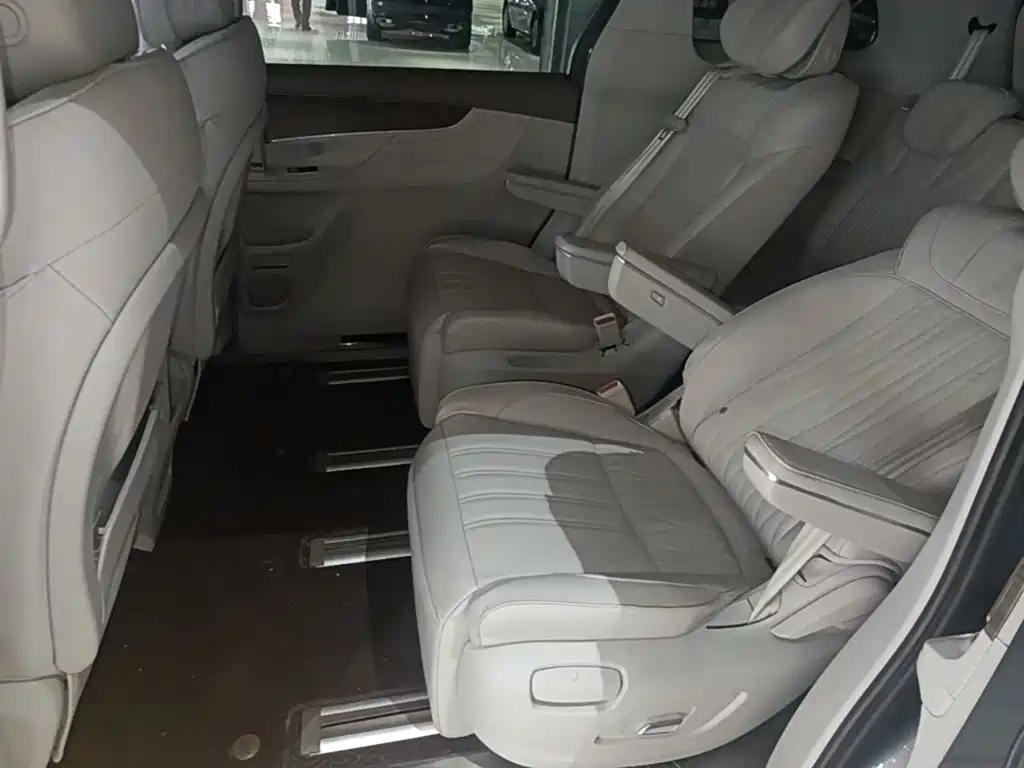 Roewe iMAX8 — фото 17