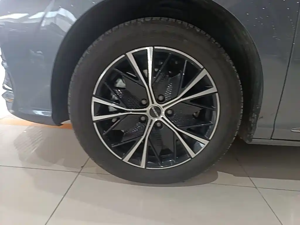 Roewe iMAX8 — фото 23