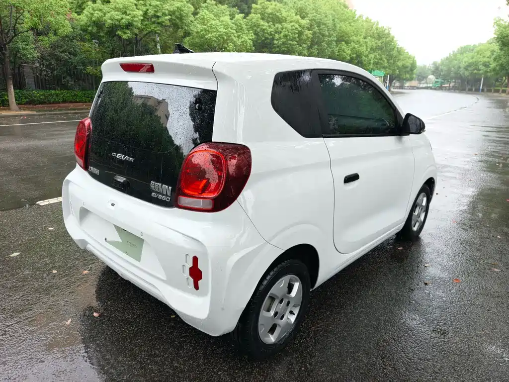Roewe Clever — фото 10