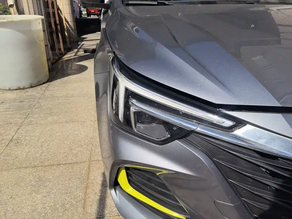 Roewe i6 MAX New Energy — фото 7