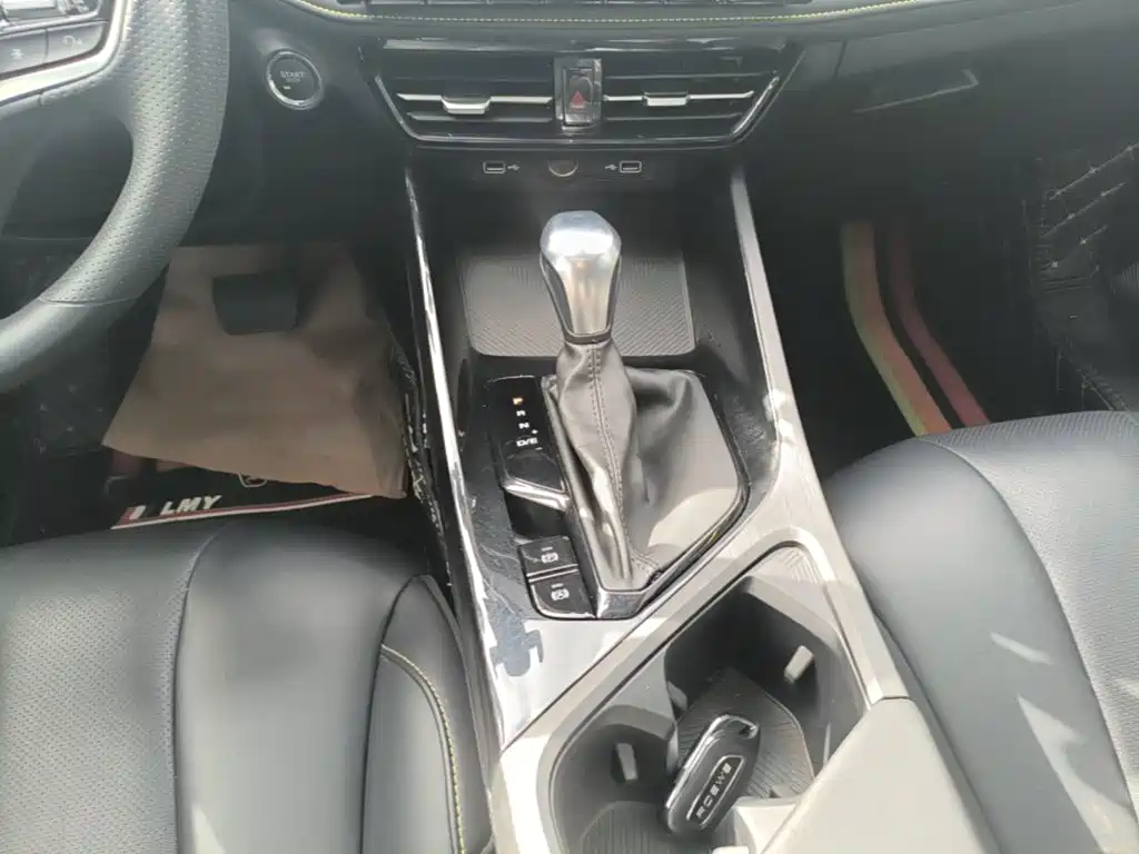 Roewe i5 — фото 14