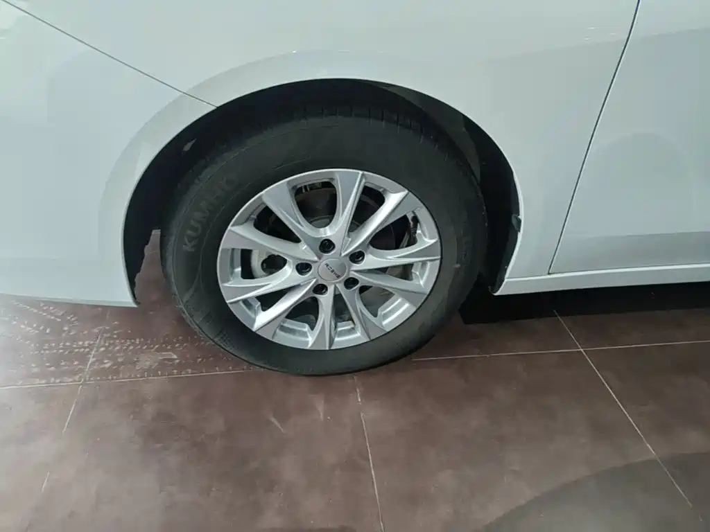 Roewe i5 — фото 23