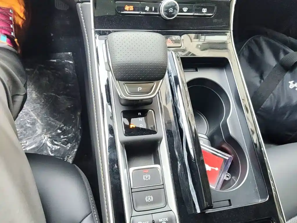 Roewe i6 MAX New Energy — фото 14