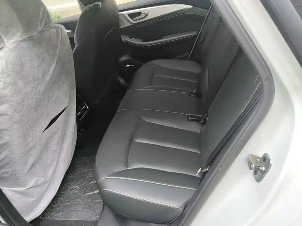 Roewe i6 MAX New Energy — фото 17