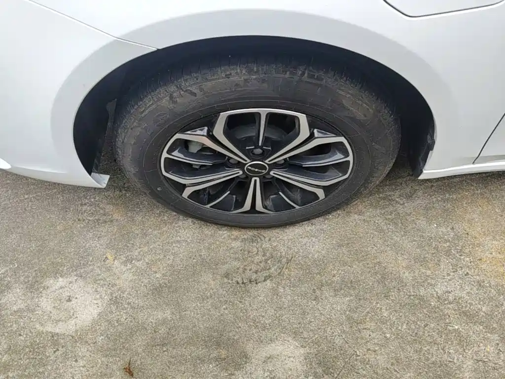 Roewe i6 MAX New Energy — фото 23