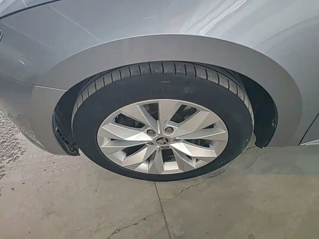 Skoda Superb — фото 23