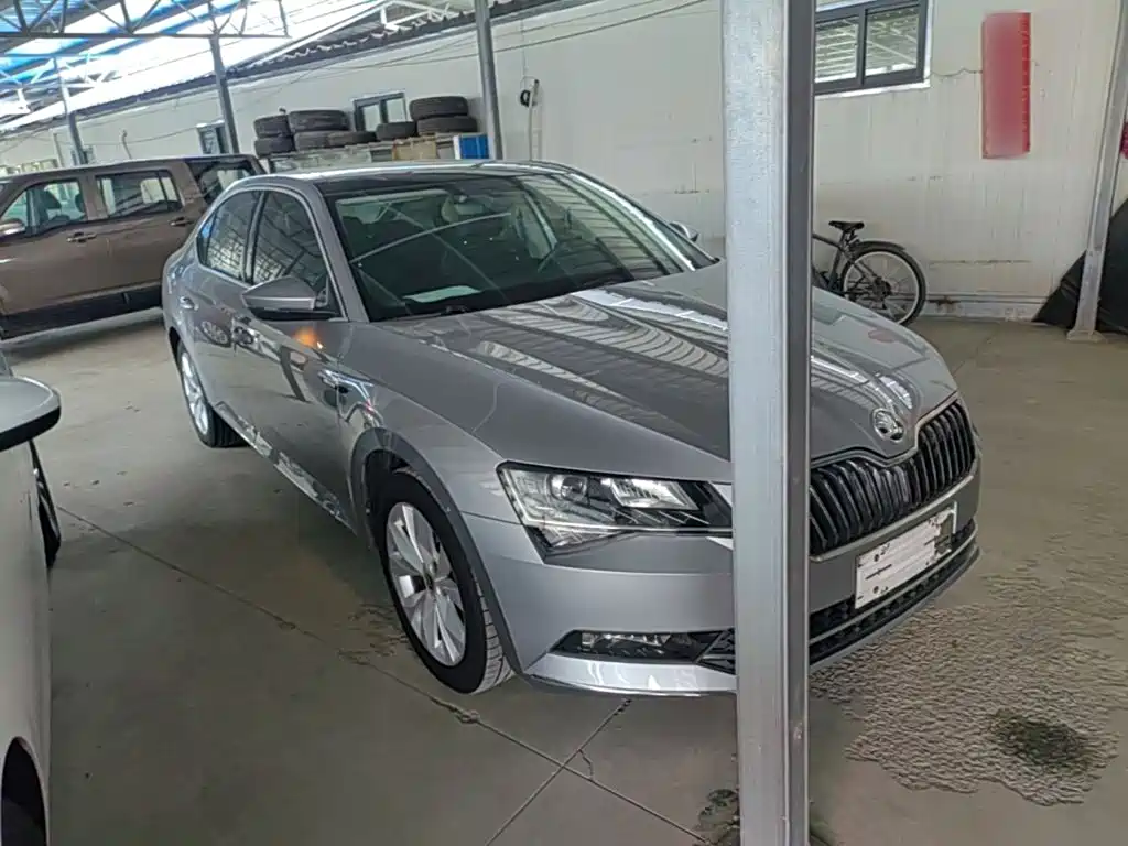 Skoda Superb — фото 4