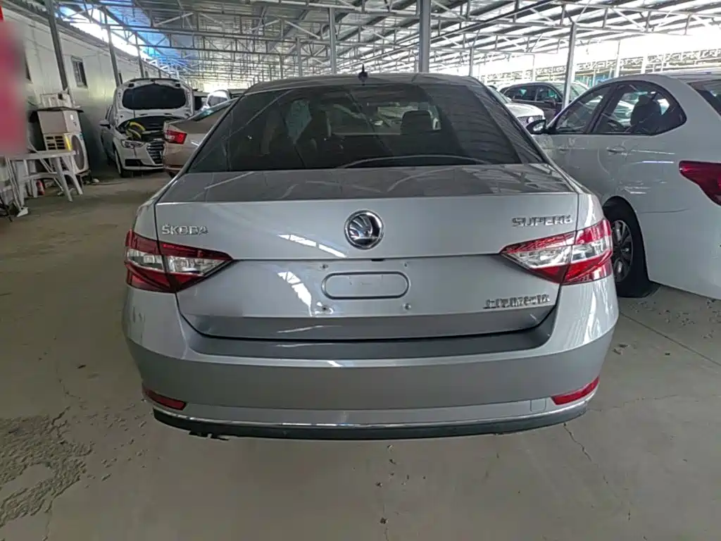 Skoda Superb — фото 6