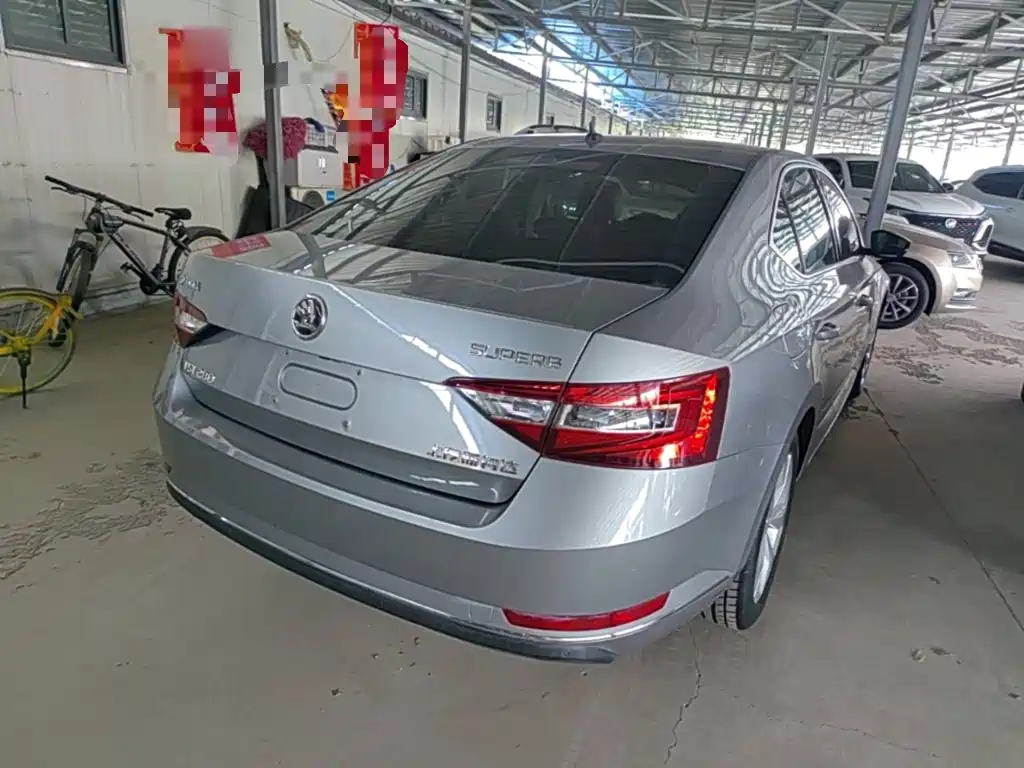 Skoda Superb — фото 7