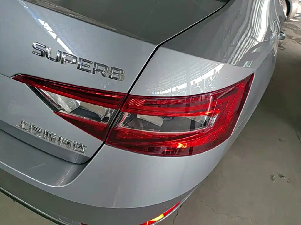 Skoda Superb — фото 8