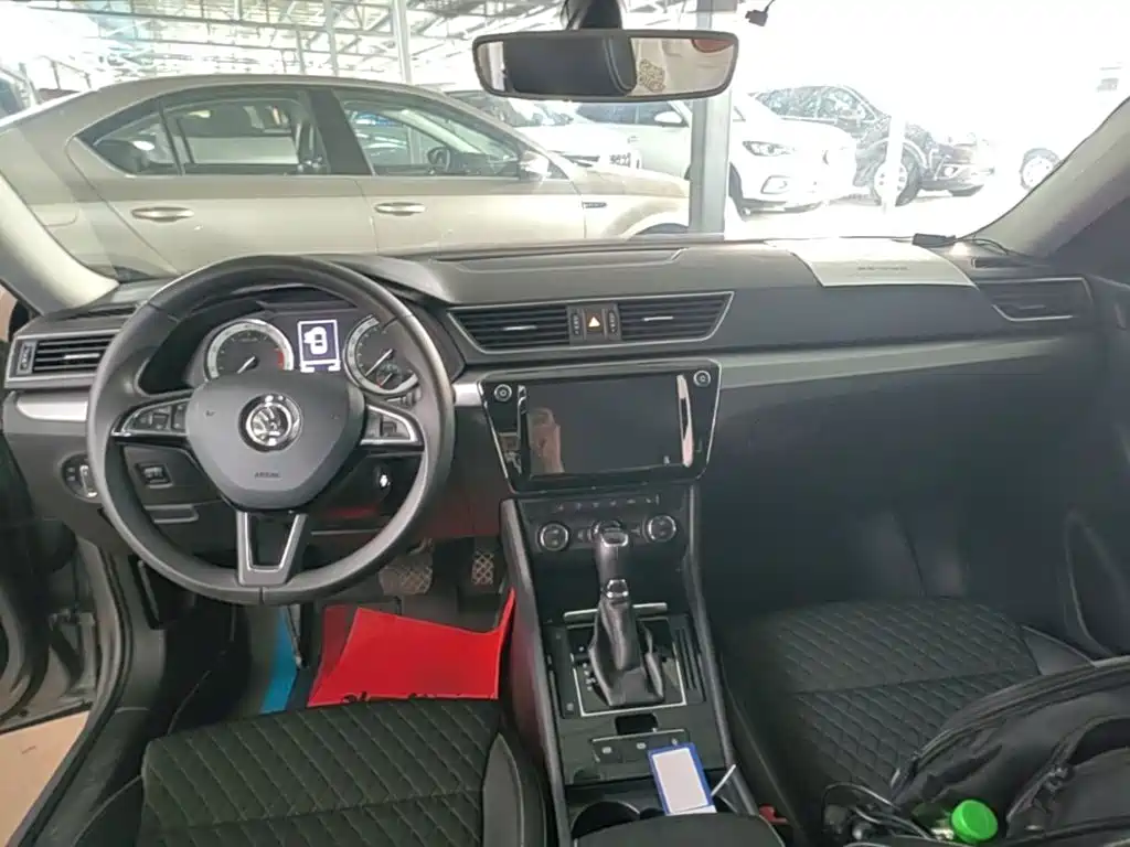 Skoda Superb — фото 10