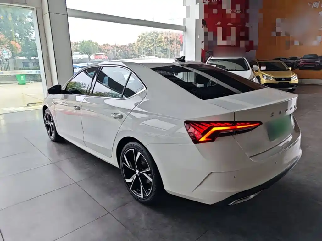 Skoda Octavia — фото 5