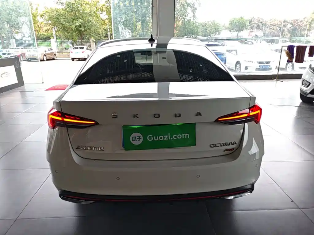 Skoda Octavia — фото 6