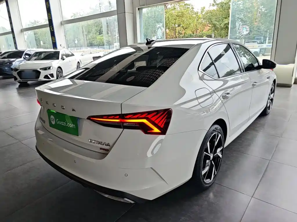 Skoda Octavia — фото 7