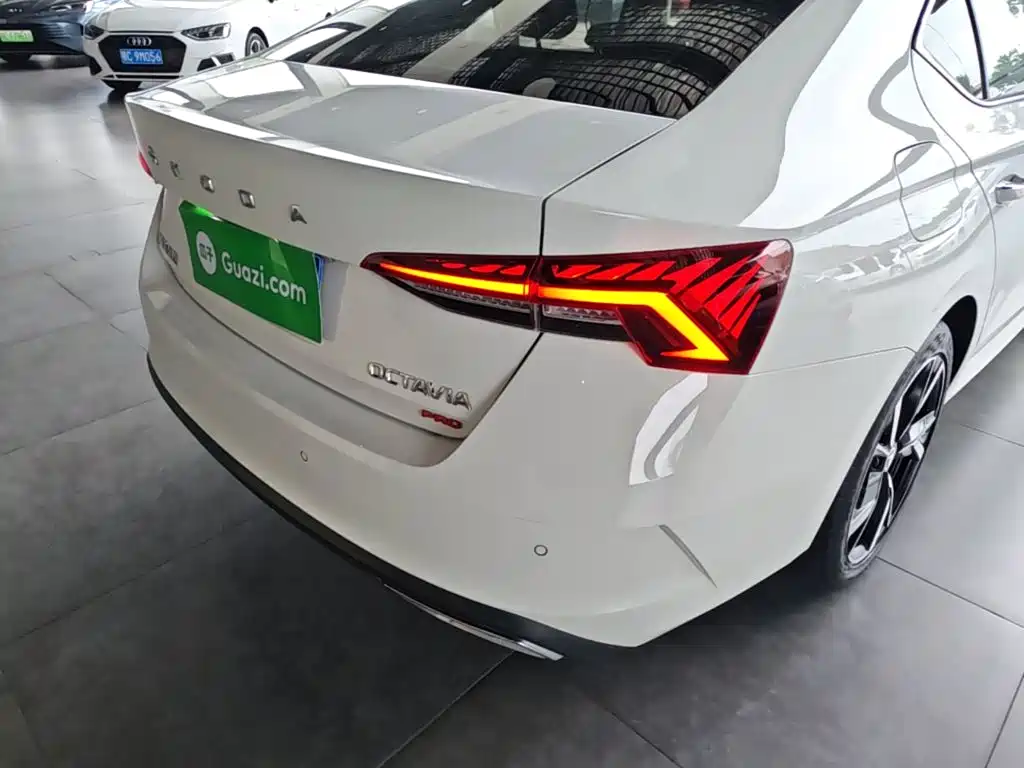 Skoda Octavia — фото 8