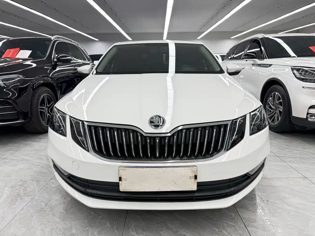 Skoda Octavia — фото 2
