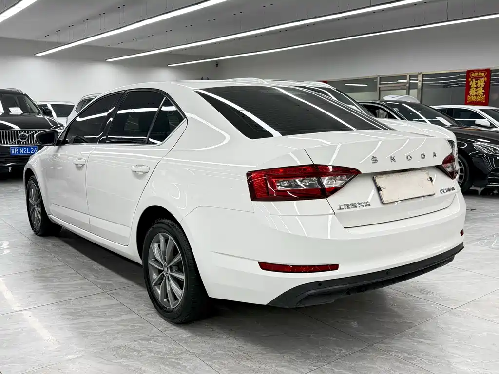 Skoda Octavia — фото 4