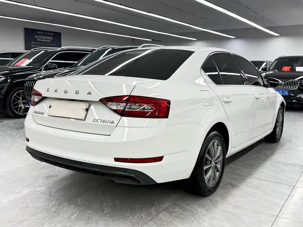 Skoda Octavia — фото 6