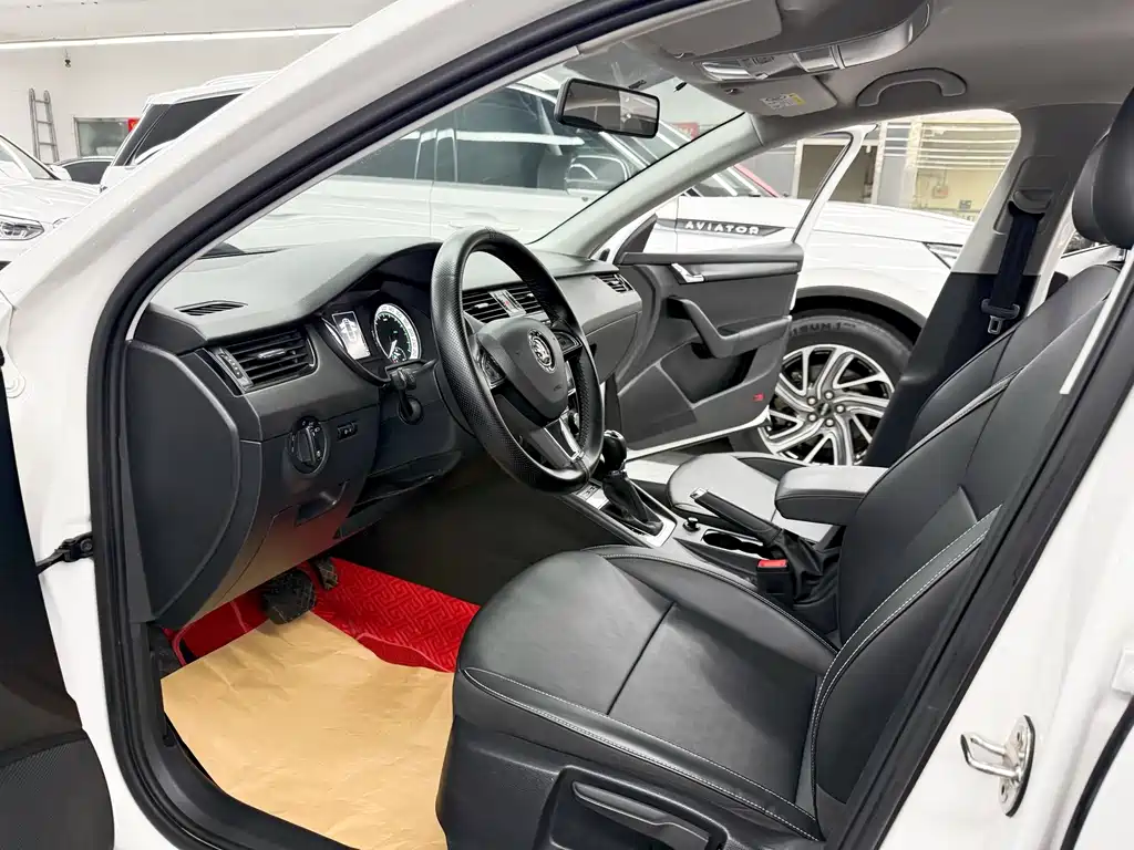 Skoda Octavia — фото 7