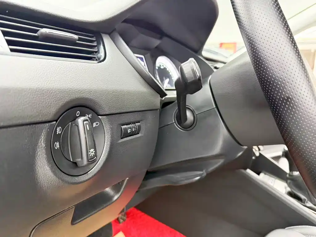Skoda Octavia — фото 10