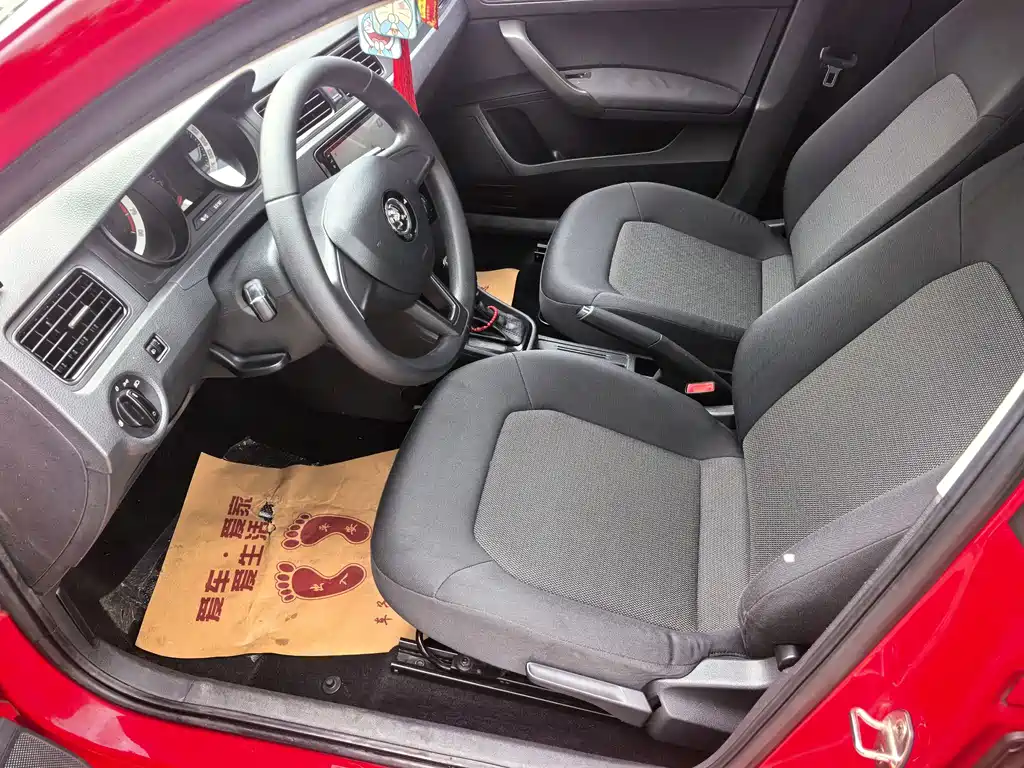 Skoda Rapid Spaceback — фото 4
