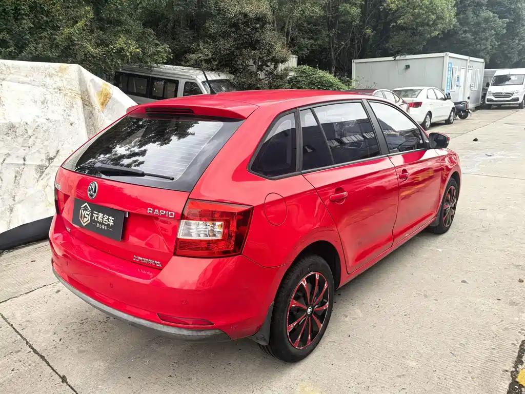Skoda Rapid Spaceback — фото 7