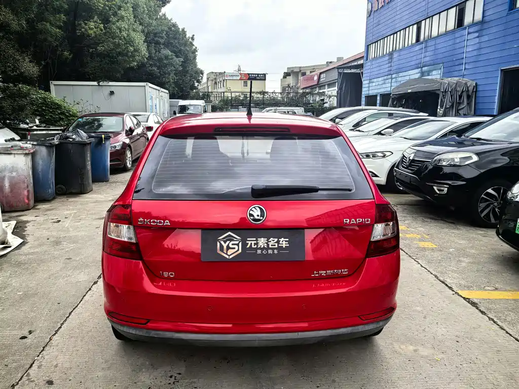 Skoda Rapid Spaceback — фото 8