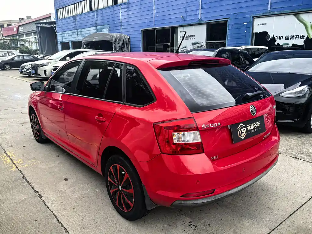 Skoda Rapid Spaceback — фото 9