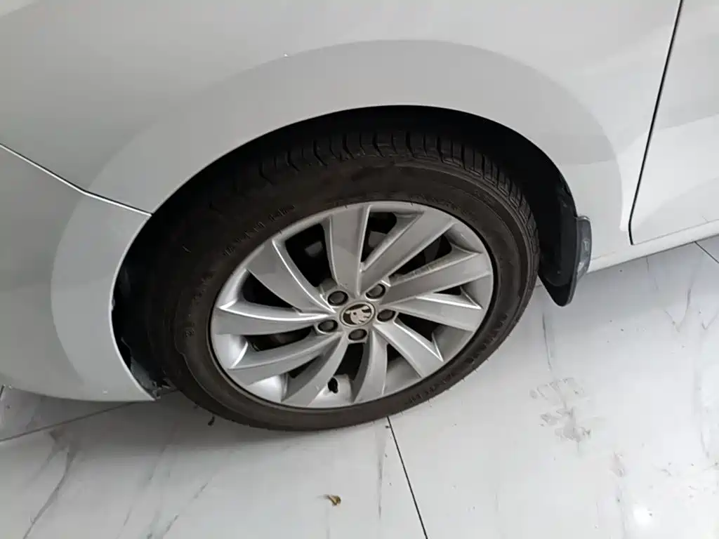 Skoda Rapid — фото 23