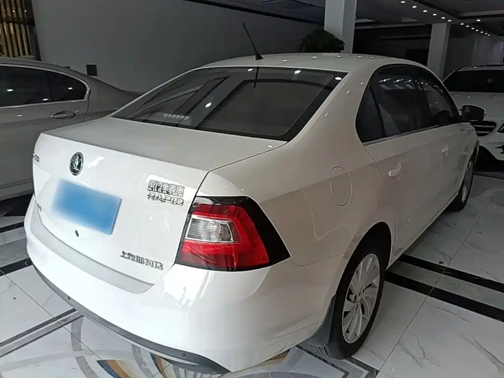 Skoda Rapid — фото 7