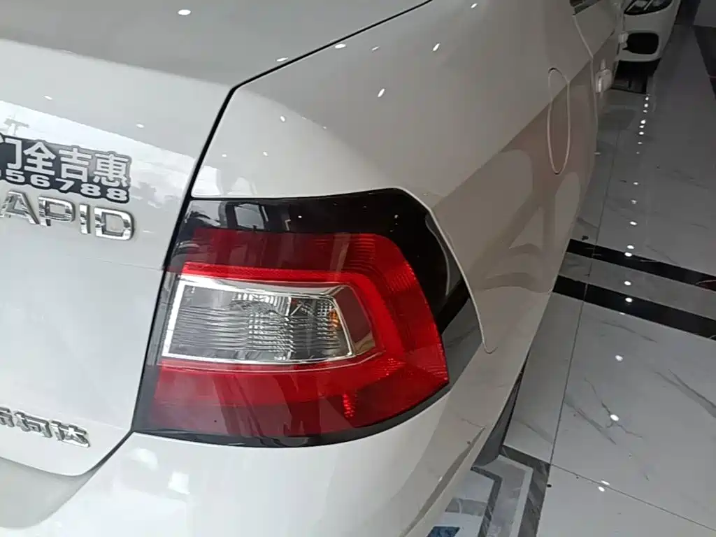 Skoda Rapid — фото 8